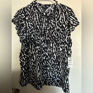 New Alfani size large black & white blouse